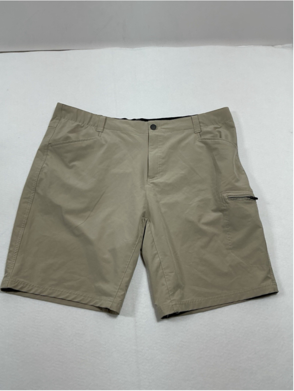 Men’s Excellent Condition Zeroxposur Travel Shorts Waist 40 Inches Beige